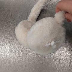 イヤーウォーマー がiLostで IKEA Hasselt によって報告されました