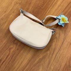 حقيبة يد، كما تم الإبلاغ عنه بواسطة HTM عبر iLost