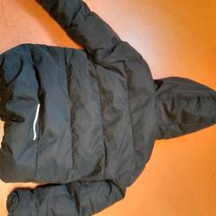 Blouson noir, a été signalé par TCL utilisant iLost