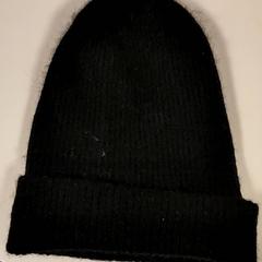 Beanie zwart, as reported by Koninklijk Theater Carré using iLost