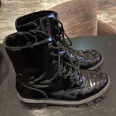 くつ laars がiLostで Van der Valk Hotel Amsterdam-Amstel によって報告されました