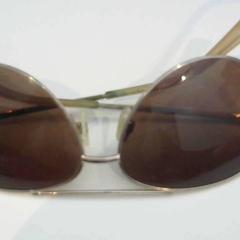 Gafas de sol, segundo informou Agence Azalys usando iLost