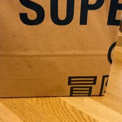 Aankoop superdry, iLost를 사용하여 Designer Outlet Roermond에 보고됨