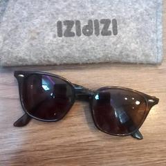 Gafas de sol, ha sido reportado por Leonardo Royal Hotel Amsterdam con iLost