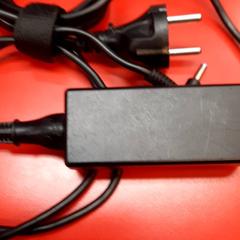 Carregador de portàtils, segons ha informat UvA REC mitjançant iLost