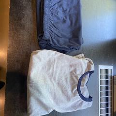 Tshirt & Sports pants، كما تم الإبلاغ عنه بواسطة Hotel V Fizeaustraat عبر iLost