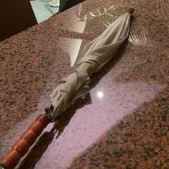 Guarda-chuva, como reportado por Pathé Nijmegen utilizando o iLost