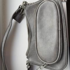 Grijze handtas met inhoud, jak bylo nahlášeno na iLost