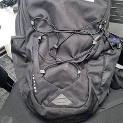 Ruksak Kaleb Tekola, ako bolo nahlásené Connexxion Amstelland-Meerlanden Schiphol Noord pomocou iLost