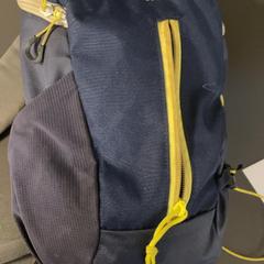 가방 Small Blue Back, iLost를 사용하여 MEININGER Hotel Dresden Zentrum에 보고됨