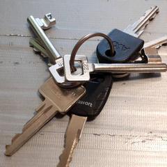 Llavero 7 sleutels, ha sido reportado por Qbuzz servicepunt  Emmen con iLost