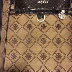 Kufor na kolieskach, ako bolo nahlásené Qbuzz U-OV pomocou iLost