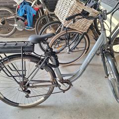 Electrische damesfiets, jak bylo nahlášeno na iLost