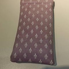 Caixa de óculos Roze stof, como reportado por IKEA Groningen utilizando o iLost