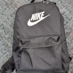 Rugtas Nike がiLostで Connexxion Amstelland-Meerlanden Schiphol Noord によって報告されました
