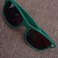 サングラス がiLostで Centraal magazijn によって報告されました