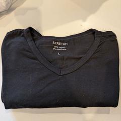 T-shirt, como reportado por Inntel Hotels Utrecht Centre utilizando o iLost