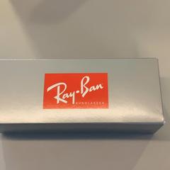 نظارات شمسية Mit Verpackung، كما تم الإبلاغ عنه بواسطة MEININGER Hotel Berlin Airport عبر iLost