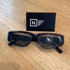 Solbriller Zwart, som rapportert av Stad Hasselt ved bruk av iLost