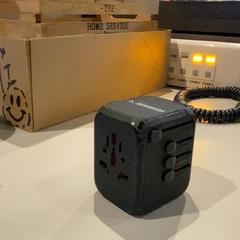 Caricabatterie, come riportato da MEININGER Hotel Paris Porte de Vincennes utilizzando iLost