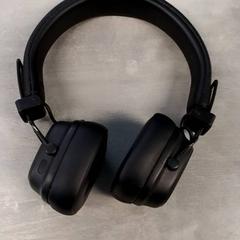 Auriculares Zwart, segundo informou Arriva Friesland / Groningen usando iLost