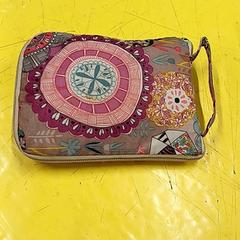 Etui Multicolore, zoals gemeld door IKEA Lille met iLost