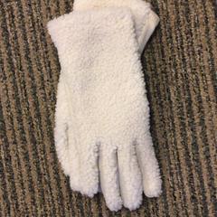 Handskar Handschoenen teddy wit, rapporterat av Canisius-Wilhelmina Ziekenhuis med iLost