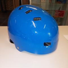 Skatehelm, rapporterat av Stad Halen med iLost