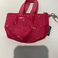 ミニバッグ, a été signalé par IKEA横浜 utilisant iLost