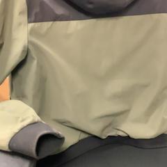 Kleding - Jas, amint azt Regio Antwerpen - Brussel az iLost segítségével jelentette.