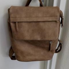Hátizsák Beige bruin, amint azt Arriva Infoshop Enschede az iLost segítségével jelentette.