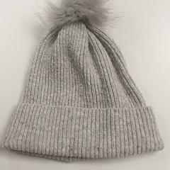 Kleding  - Muts grijs, jak nahlášeno Centraal magazijn pomocí iLost