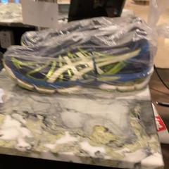 Sportschoenen Asics tiger, zoals gemeld door Van der Valk Hotel Heerlen met iLost