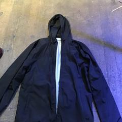 Regenjas Zwart, gisa salatu by De Heeren van Aemstel iLost erabiliz