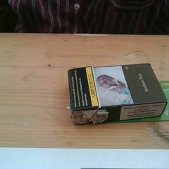 Estuche de cigarros Marlboro bankkaart crelan Bammens, segundo informou Pukkelpop usando iLost