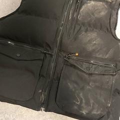 Kleding - Bodywarmer Zwart, ha sido reportado por Centraal magazijn con iLost