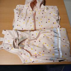 Oblek do dažďa roze, ako bolo nahlásené UVO Vervoer pomocou iLost