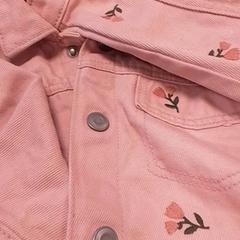 Kinderjas Roze, zoals gemeld door Qbuzz Fryslân met iLost