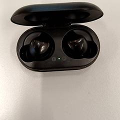 Lader met oortjes Zwart, iLost를 사용하여 Heidelberglaan 15에 보고됨