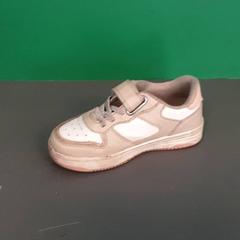 くつ がiLostで Diergaarde Blijdorp によって報告されました