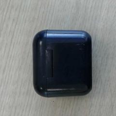 Donker blauwe Airpods, zoals gemeld door Connexxion Amstelland-Meerlanden Schiphol Noord met iLost