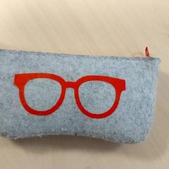 メガネケース がiLostで Regio Oost-Vlaanderen によって報告されました