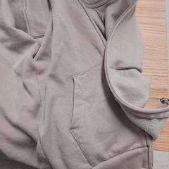 Chaleco de lana beige, ha sido reportado por IKEA Hengelo con iLost