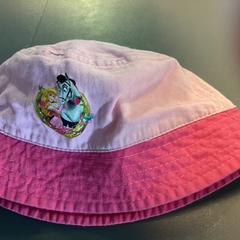 Kindermütze Rosa, como reportado por MEININGER Hotel Berlin Airport utilizando o iLost