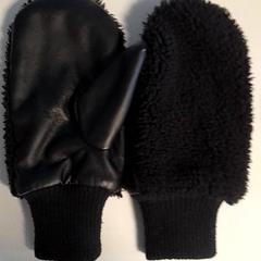 장갑 handsxho, iLost를 사용하여 Dolfinarium에 보고됨