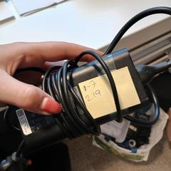Oplader laptop zwart, jak nahlášeno Cursus en vergadercentrum Domstad pomocí iLost