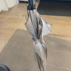 Guarda-chuva, como reportado por Madurodam utilizando o iLost