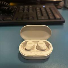 Airpod GREY, ako bolo nahlásené Room Mate Bruno pomocou iLost