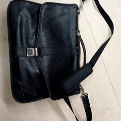 バッグ Zwart leer がiLostで Qbuzz GD Groningen Peizerweg によって報告されました