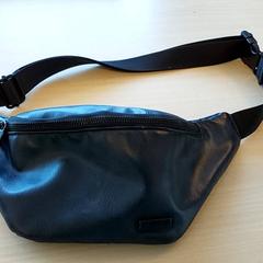 Tas  - Heuptas zwart، كما تم الإبلاغ عنه بواسطة Centraal magazijn عبر iLost